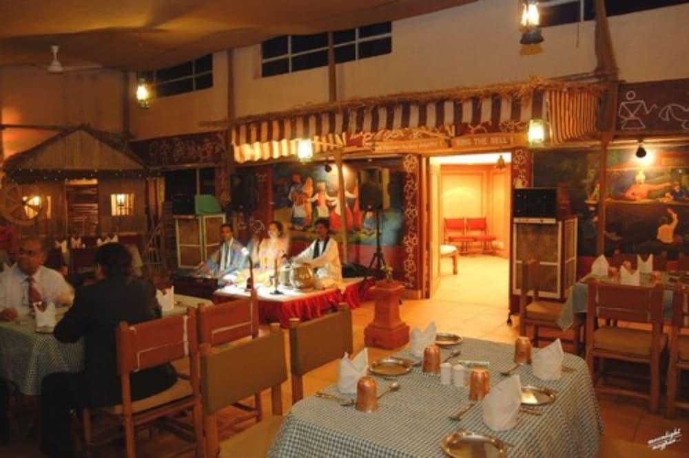 The Pride Hotel, Нагпур Екстериор снимка